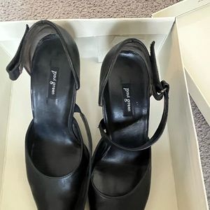 Black short heal, slightly worn.